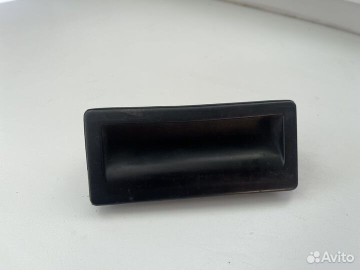 Кнопка открытия багажника VW Jetta 6