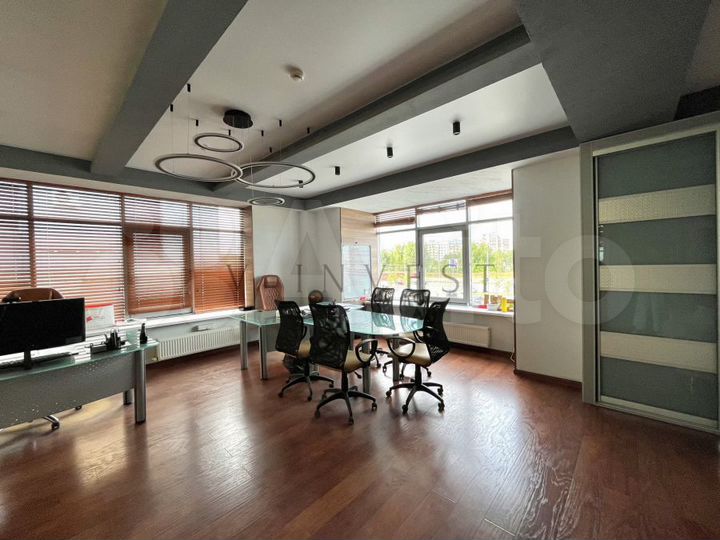 Офис с хорошим ремонтом и парковкой