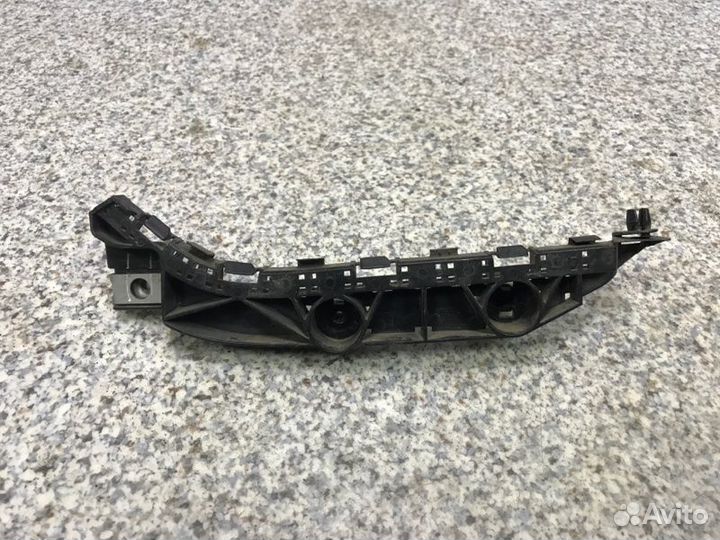 Кронштейн бампера передний левый Honda Civic 4D