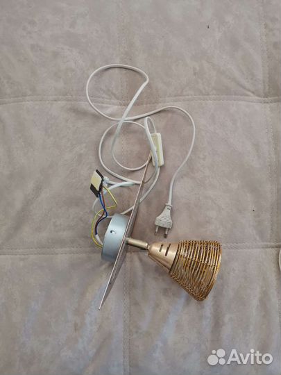 Золотистая бра (светильник настенный)