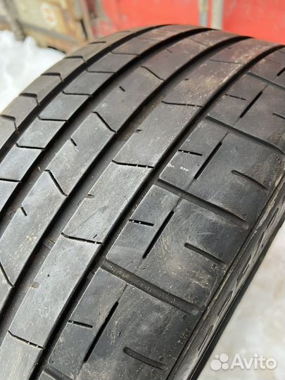 Pirelli P Zero PZ4 235/35 R19