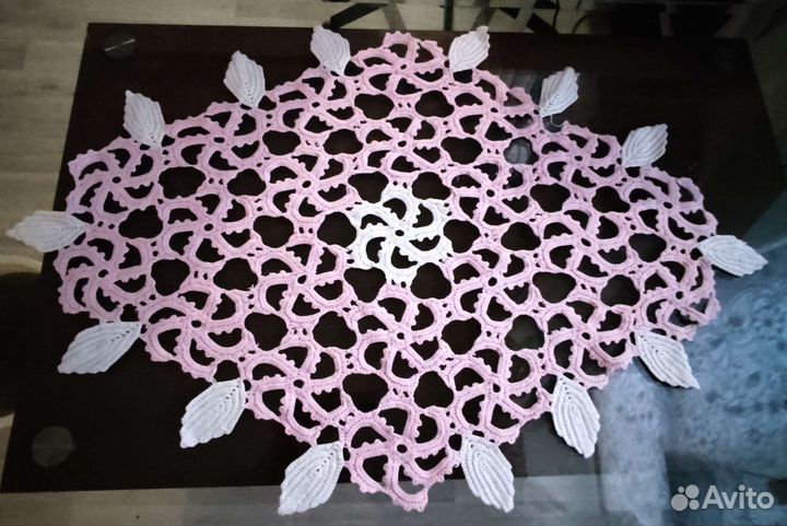 Винтажные вязаные салфетки и снежинки