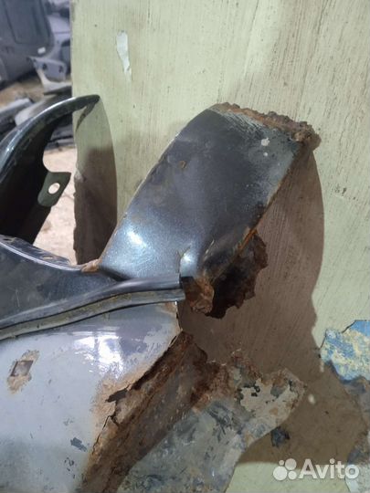 Крыло переднее левое правое Mitsubishi pajero 2