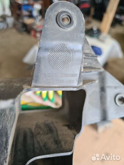 Крепление бампера Renault Sandero 2011