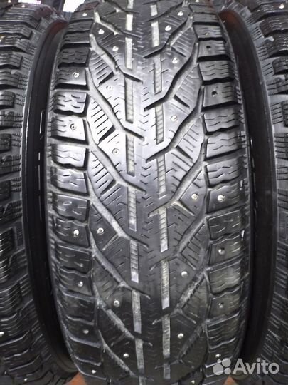 Kormoran SUV Stud 215/65 R16 102T