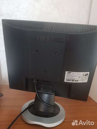 Монитор Samsung SyncMaster 710n
