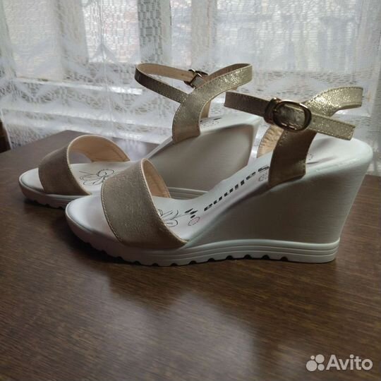Босоножки женские 37 размер