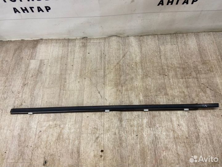 Бархотка (молдинг стекла двери ) передняя левая