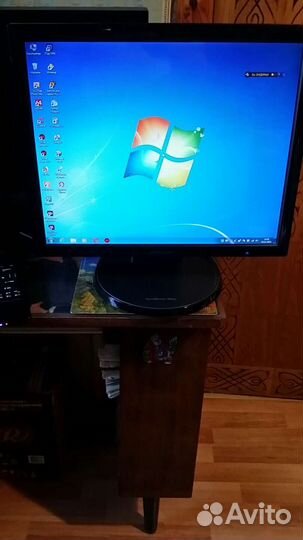 Монитор Samsung поворотный 19 