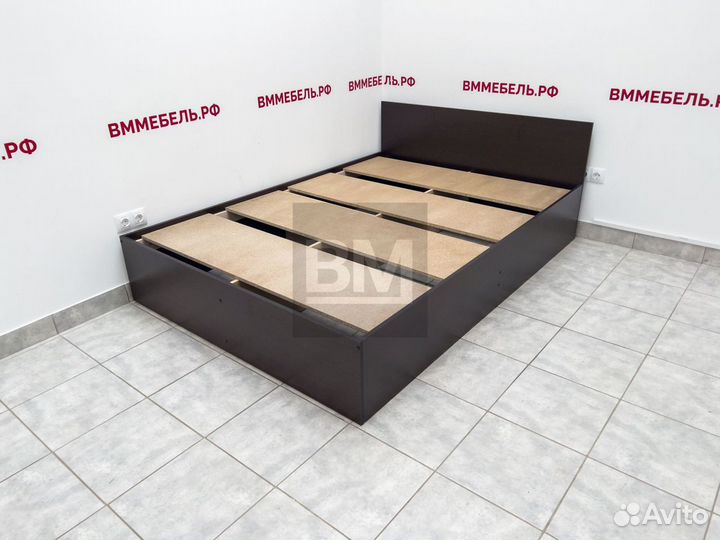 Кровать двуспальная 140 на 200