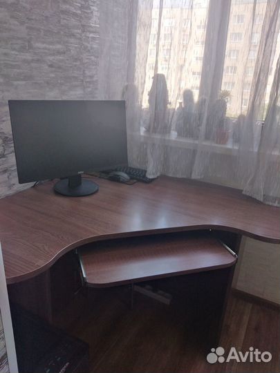 Компьютерный стол