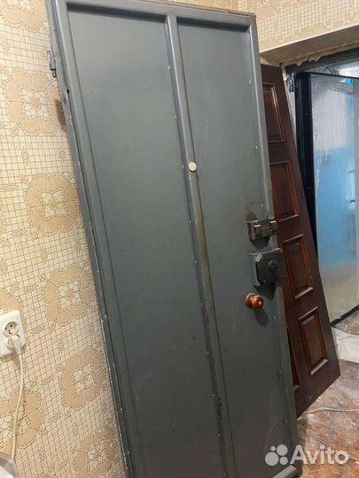 Дверь входная металлическая правая бу