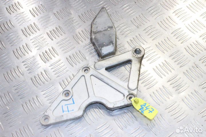 Крепление подножки водителя левое Suzuki Bandit 40