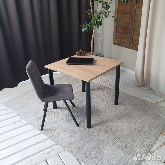 Письменный стол Дуб 80*80 см. Черные ножки