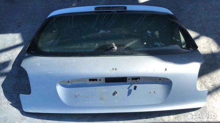 Крышка багажника Peugeot 206 со стеклом