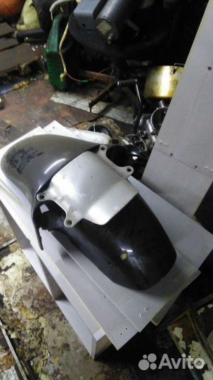 Крыло переднее