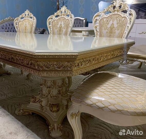 Стол и стулья