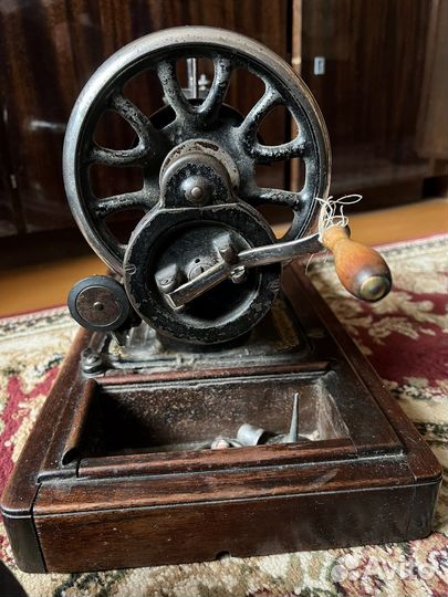 Швейная машинка зингер ручная