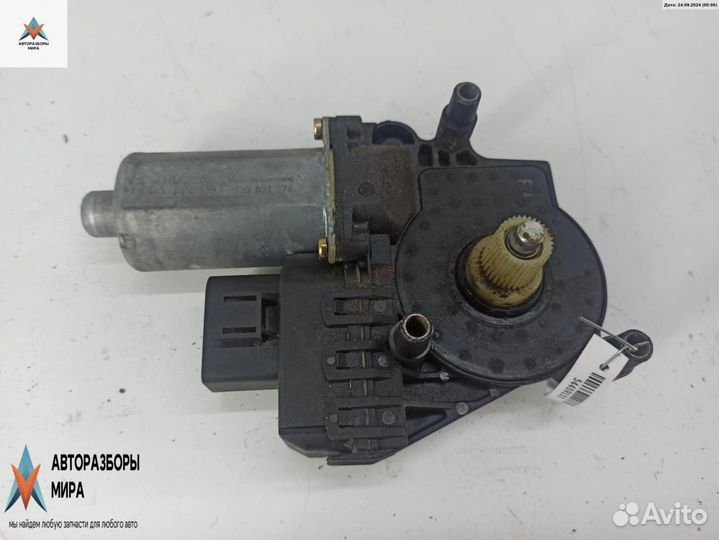 Моторчик стеклоподъемника передний правый Audi A6