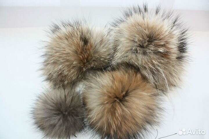 Огромные меховые помпоны