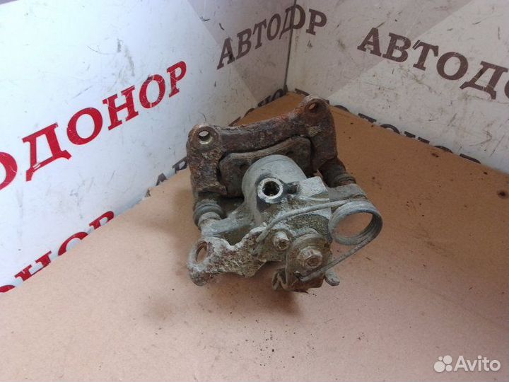 Суппорт тормозной задний левый Volkswagen Passat