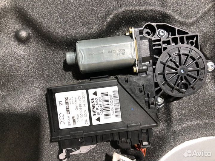 Дверь боковая передняя левая Audi A4 B6 универсал