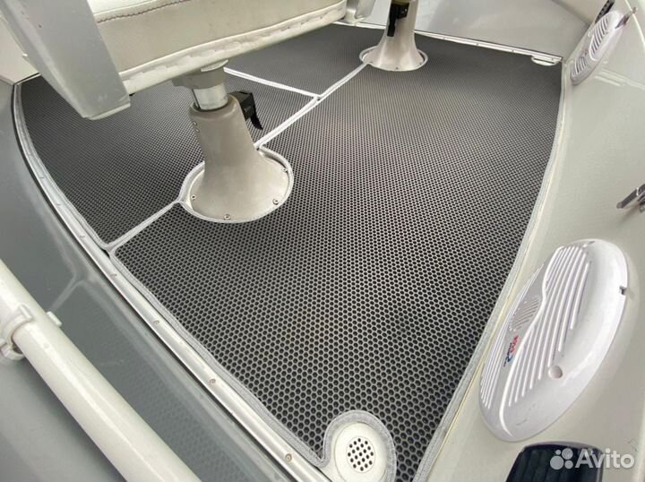 Ева коврик в лодку