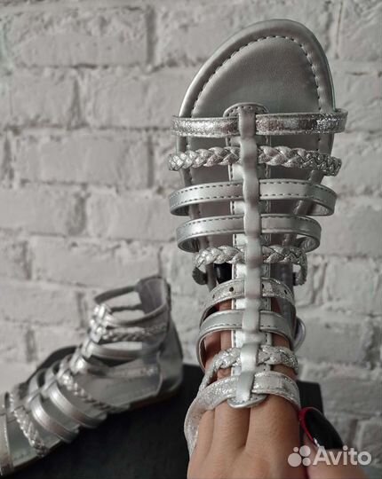 Босоножки (новые) Sinsаy размер 32