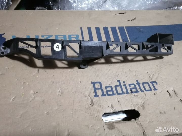 Кронштейн фары правый Mazda 3 BK седан