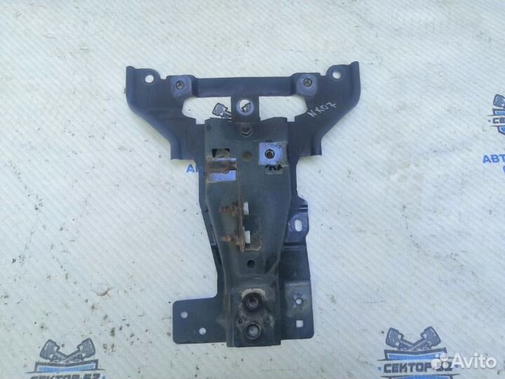 Кронштейн замка капота Nissan X-Trail T31