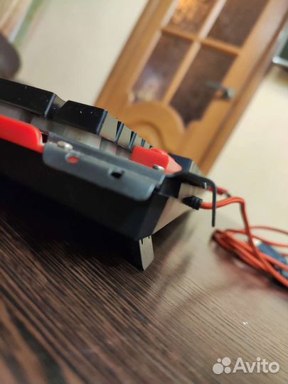 Клавиатура Qumo, c металлическим плейтом