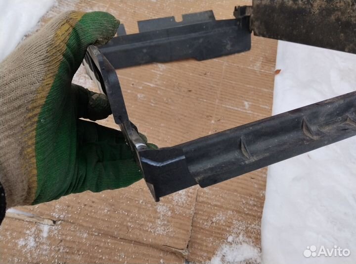 Дефлектор радиатора Renault Logan 2