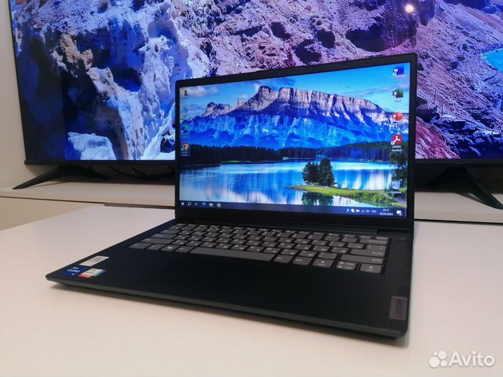 Свежий мощный ультрабук Lenovo для работы и игр