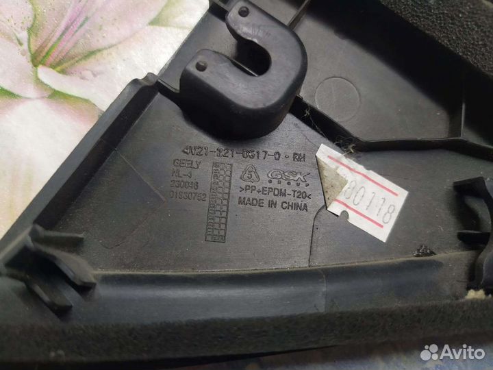 Уголок на двери Geeyl