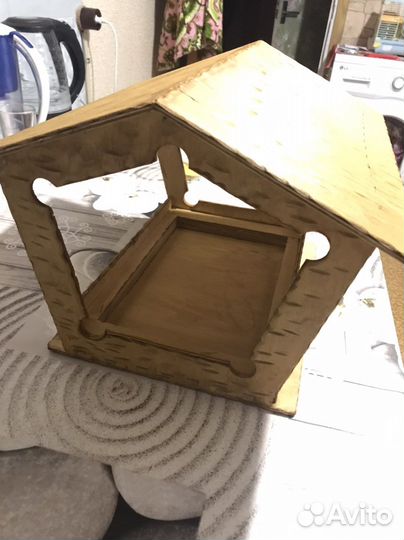 Кормушка для птиц и белок