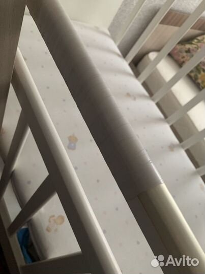 Детская кроватка с ящиком и матрасом