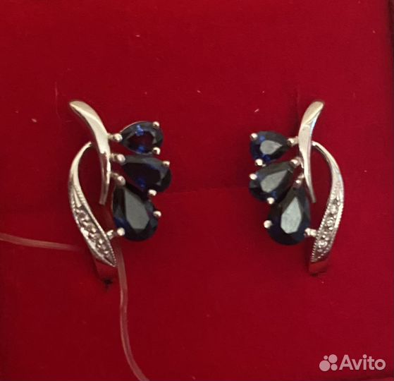 Золотые серьги с бриллиантами и сапфирами