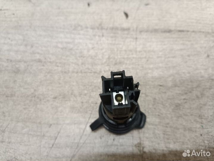 Гнездо прикуривателя Mazda Tribute I (2000—2004)