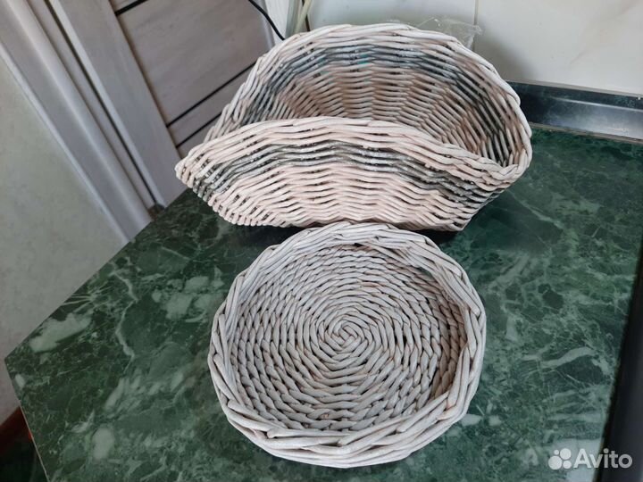 Плетенная корзина и поднос