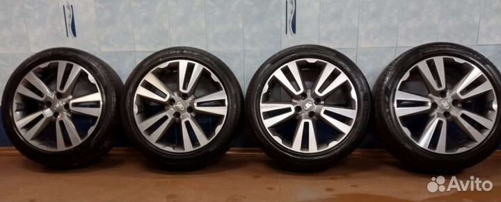 R17 Pirelli Cinturato P7 205/50, PCD 4x100 DIA 60.1