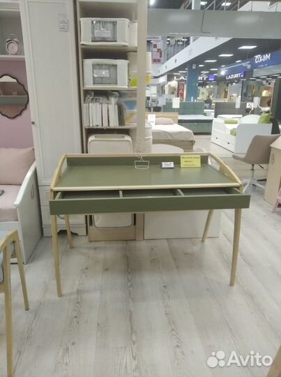 Детский письменный стол