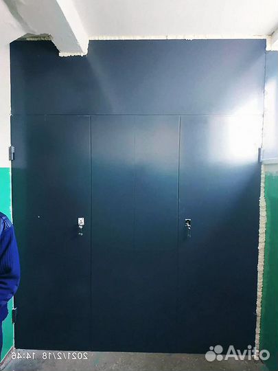 Тамбурная дверь