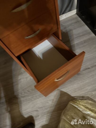 Тумбочка офисная с замком