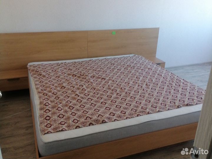 Кровать двухспальная с матрасом 180 200