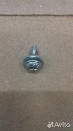 Болт Nissan 01121S621E