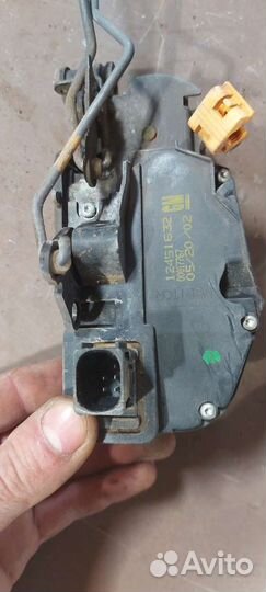 Замок двери передняя правая на Cadillac CTS 1