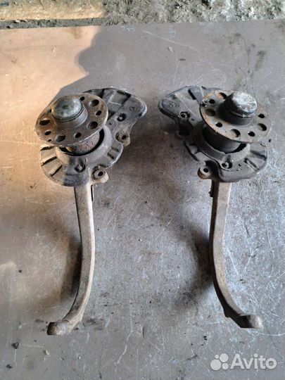 Поворотный кулак передний Mercedes w220