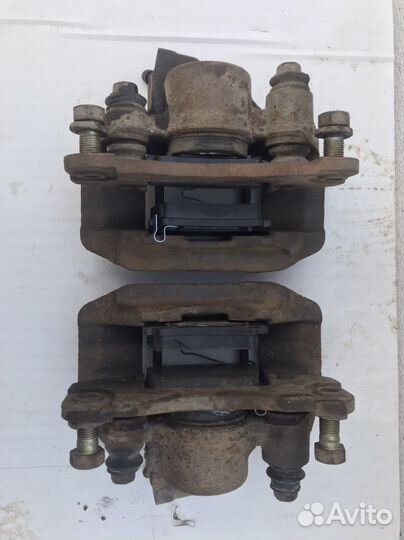 Суппорт тормозной зад Mitsubishi Montero Sport