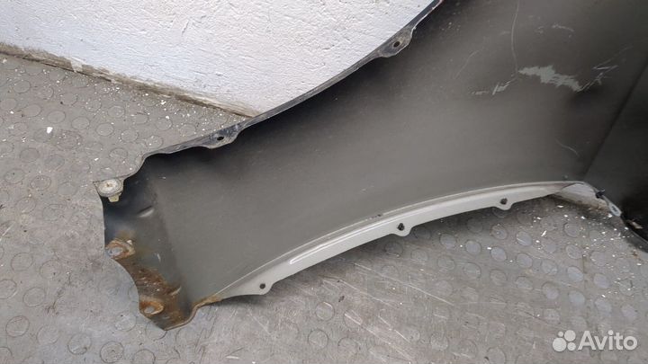 Крыло Lexus IS, 2010