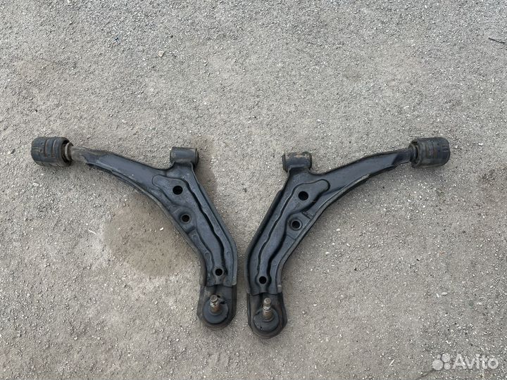 Рычаг Nissan Sunny FB14